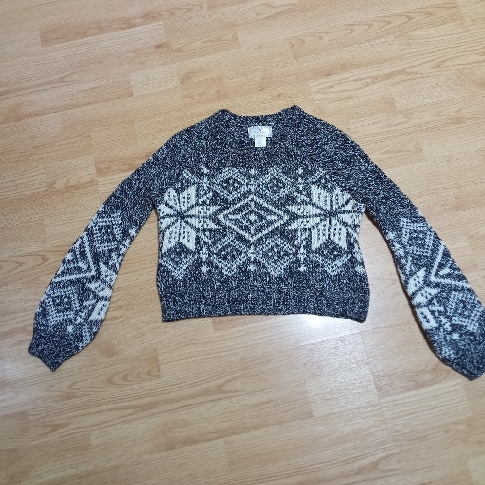 Excellent used condition cropped fairaisle sweater.